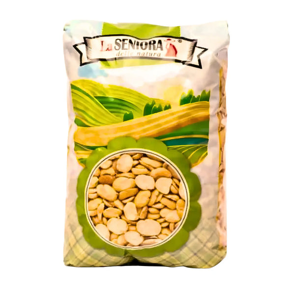 Påse med skalade bondbönor, La Señora, 800g mot vit bakgrund.