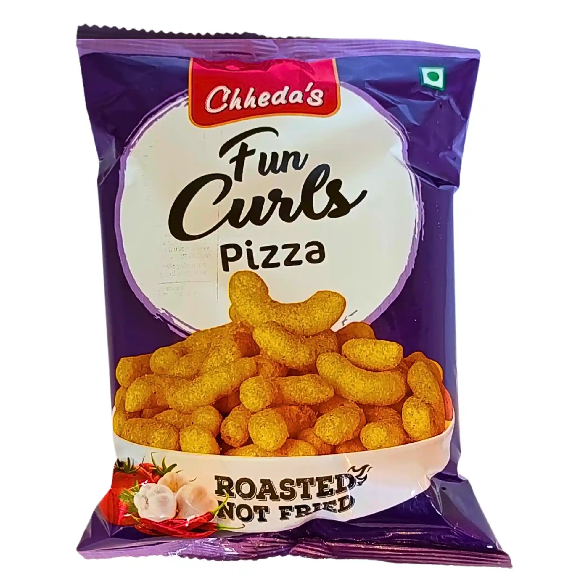 Påse med ostbågar smaksatta med pizza, lila förpackning, snacks, kryddiga och rostade