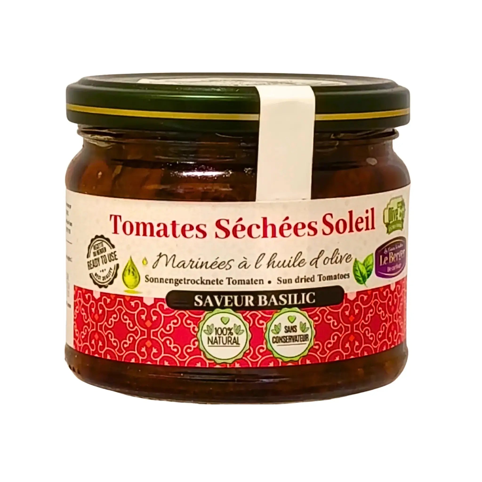 Glasburk med soltorkade tomater i olivolja och basilika, orientaliska kolonialvaror.