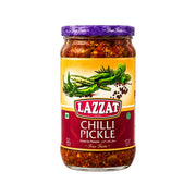 Glasburk med Lazzat chiligruka i olja, etikett med chilipeppar