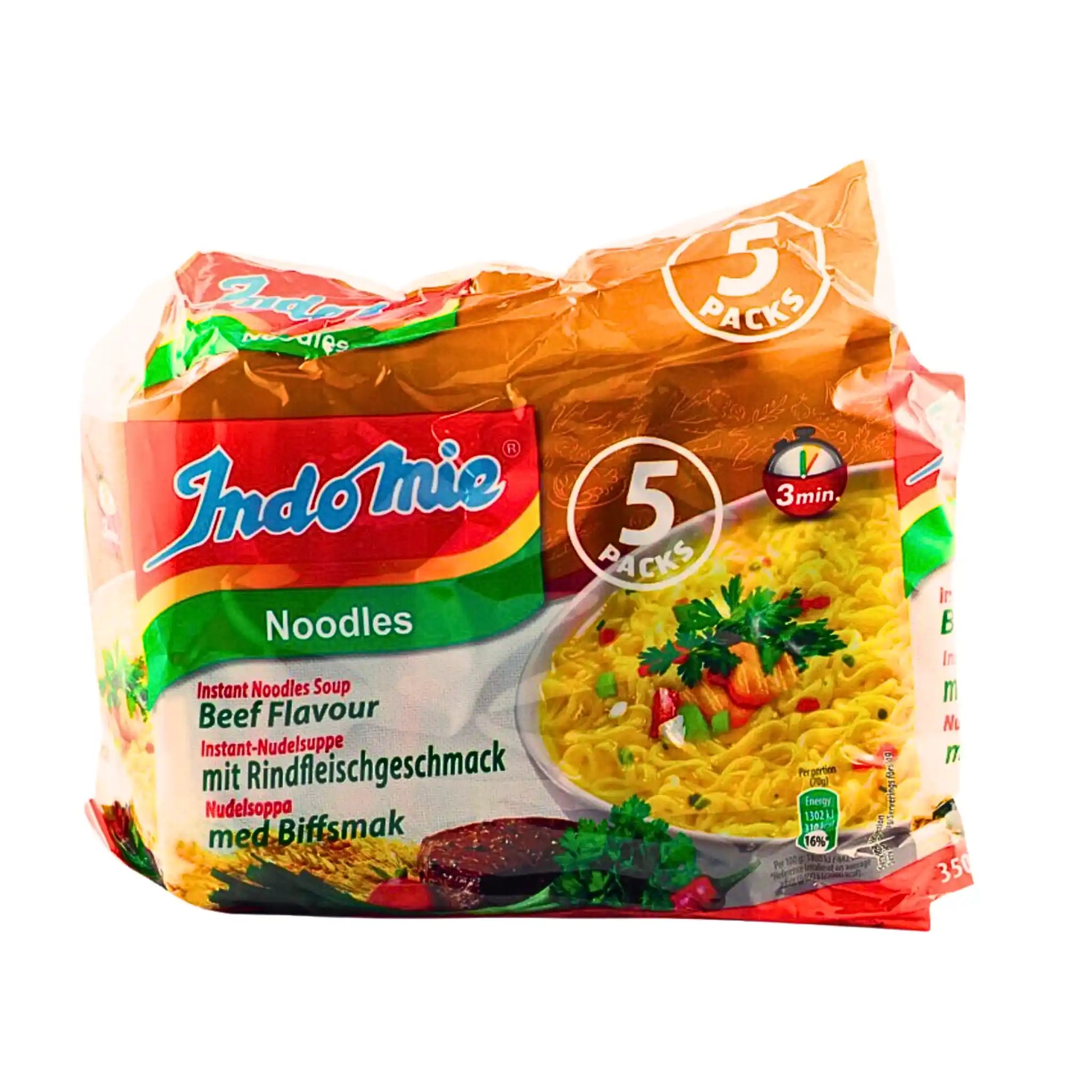 Indomie snabbnudlar med biffsmak, 5-pack, paket mot vit bakgrund