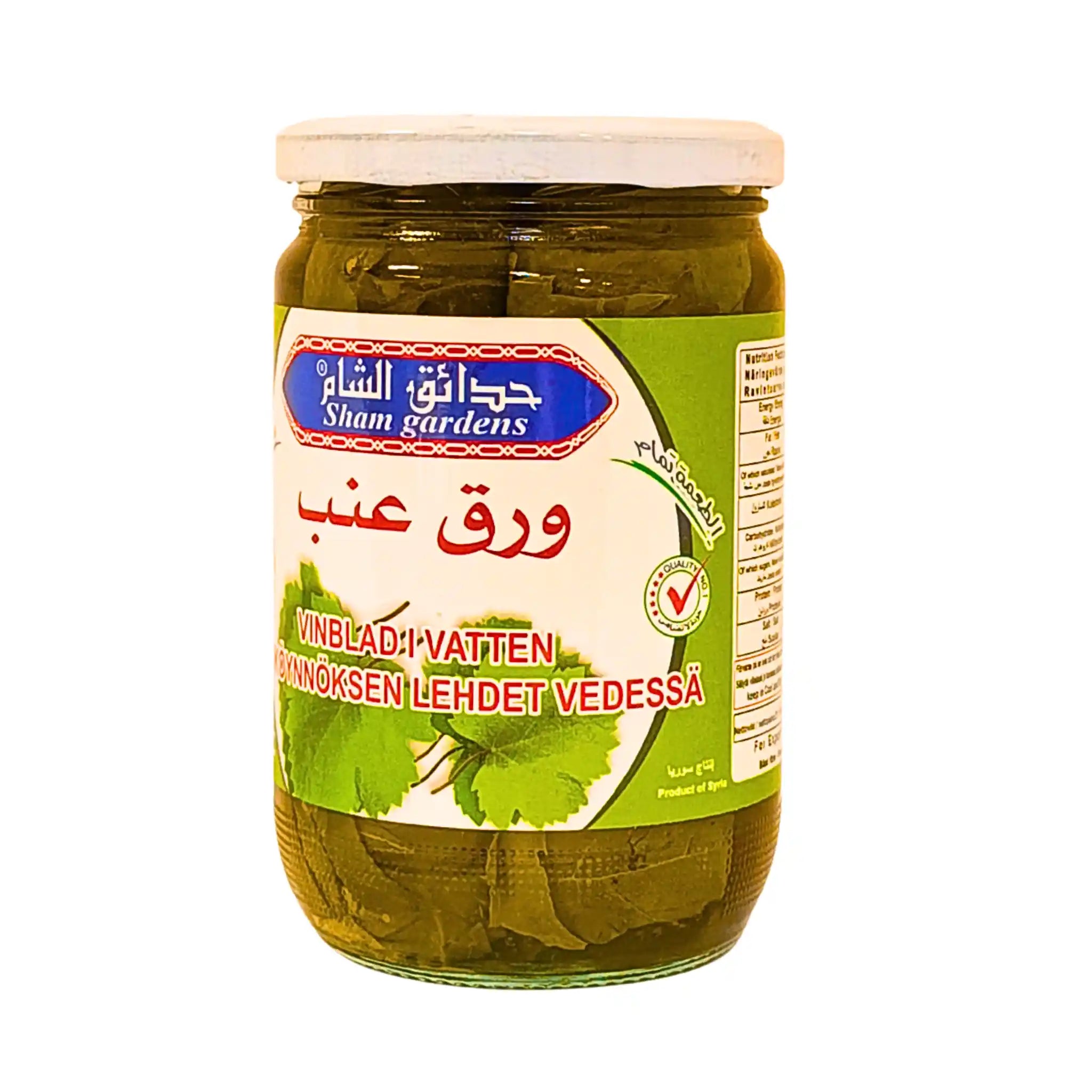 Glasburk med vinblad i vatten, orientalisk matprodukt, synlig etikett med gröna blad.