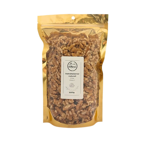 Valnötskärnor 500g förpackade i genomskinlig, gyllene ståpåse.