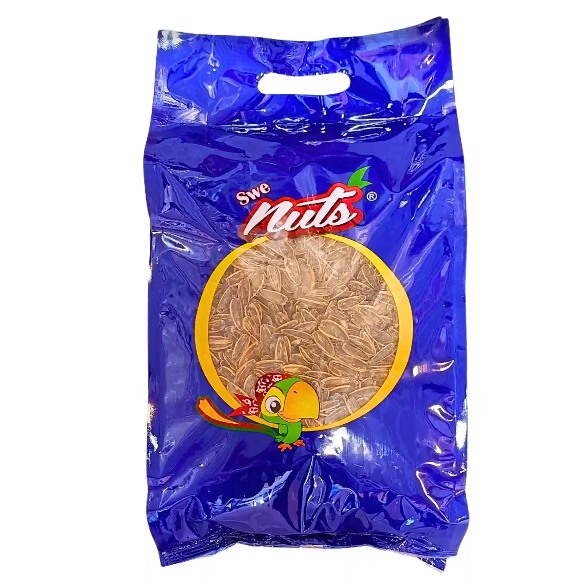 Stor blå påse med rostade och saltade solrosfrön, tydlig förpackning med papegoja.